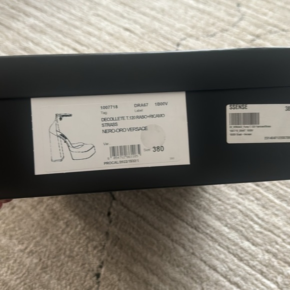 Versace heels size 38 - Picture 5 of 5